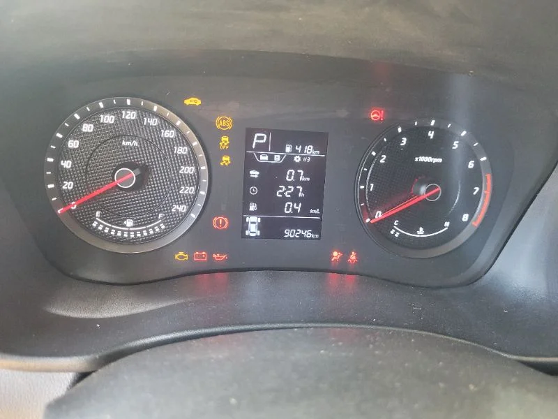 Lote 604 - HYUNDAI HB2010TA COMFORT