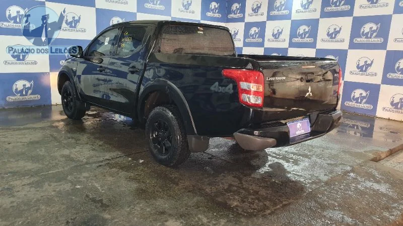 Lote 300 - MMC TRITON SP OUTD GLS A