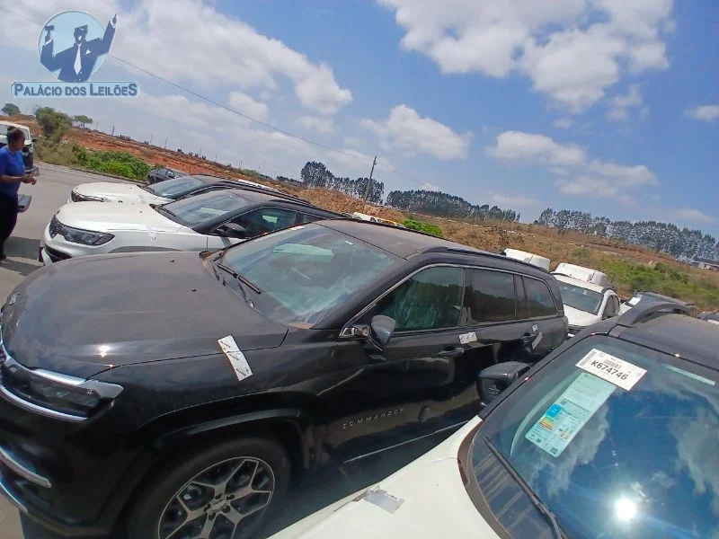 Lote 329 - JEEP COMMANDER OVR T