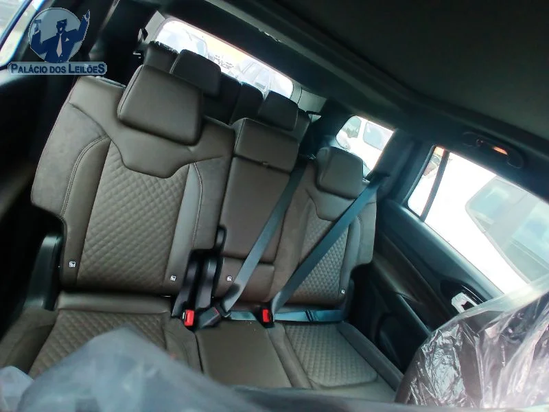 Lote 329 - JEEP COMMANDER OVR T