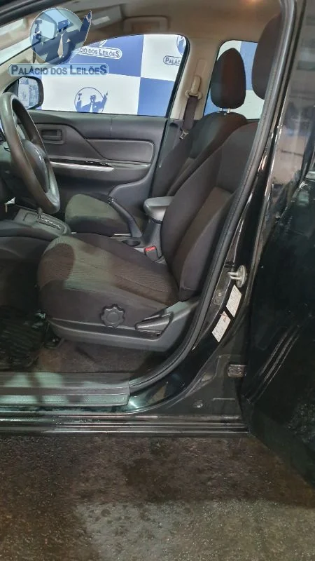 Lote 302 - MMC TRITON SP OUTD GLS A