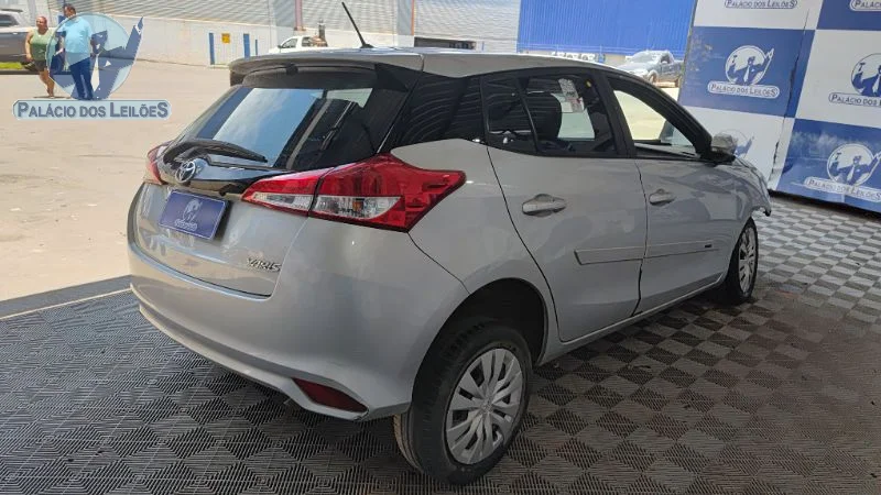 Lote 365 - TOYOTA YARIS HA XL15