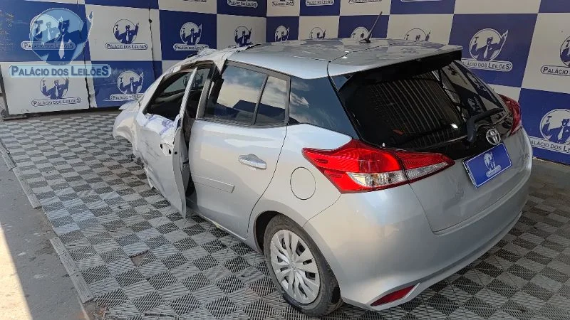 Lote 365 - TOYOTA YARIS HA XL15