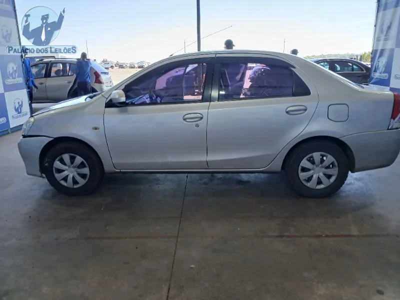 Lote 425 - TOYOTA ETIOS SD XS