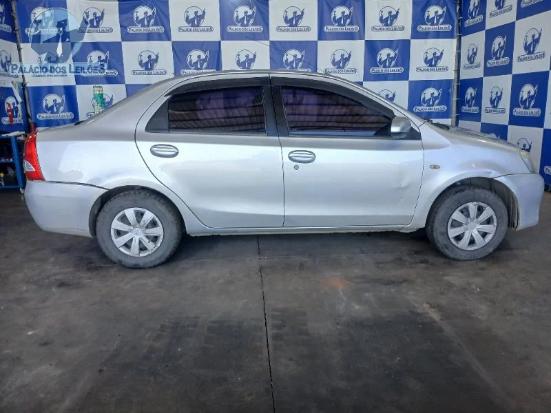 Lote 425 - TOYOTA ETIOS SD XS