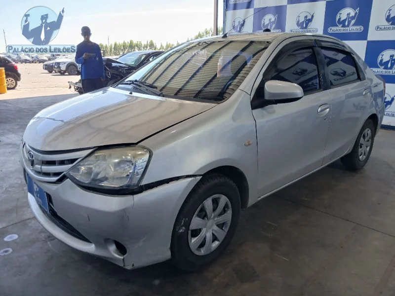Lote 425 - TOYOTA ETIOS SD XS