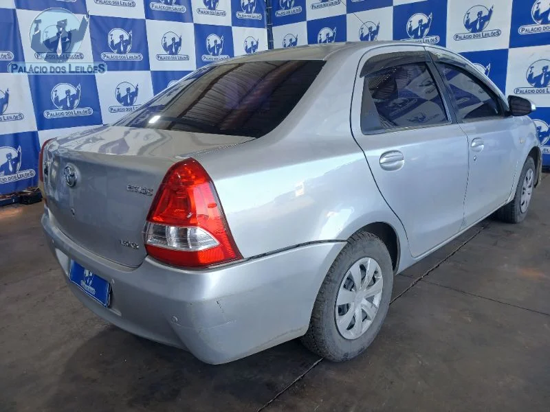 Lote 425 - TOYOTA ETIOS SD XS