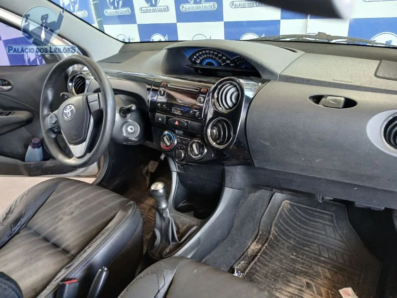 Lote 425 - TOYOTA ETIOS SD XS