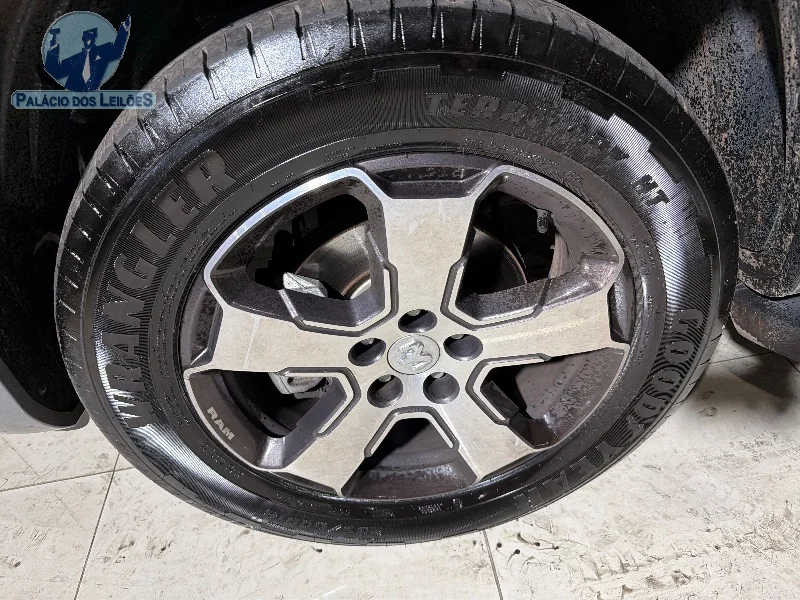 Lote 725 - RAM RAMPAGE LARAMIE DS