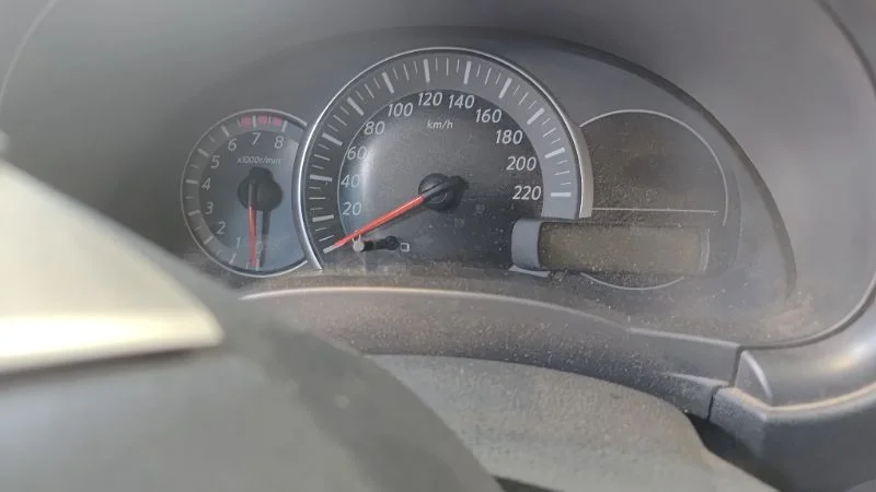 Lote 375 - NISSAN V-DRIVE 10 MT